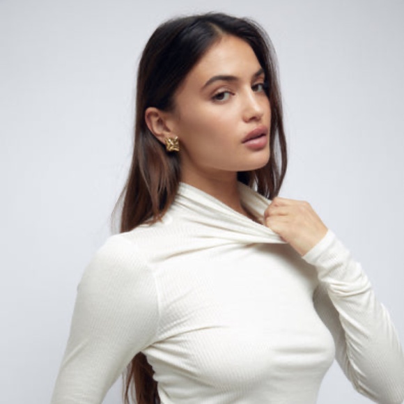 Heaven Mayhem Woven Gold Earrings. - Picture 3 of 4